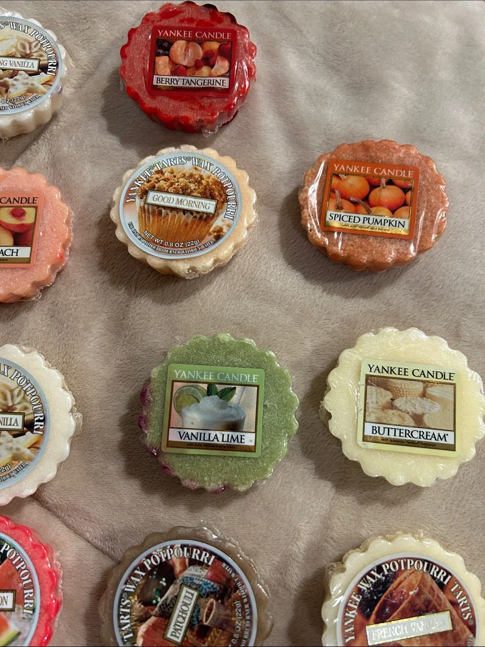 NWT Yankee Candle Wax Melt 18 Piece Sampler Pack - Assorted Scents